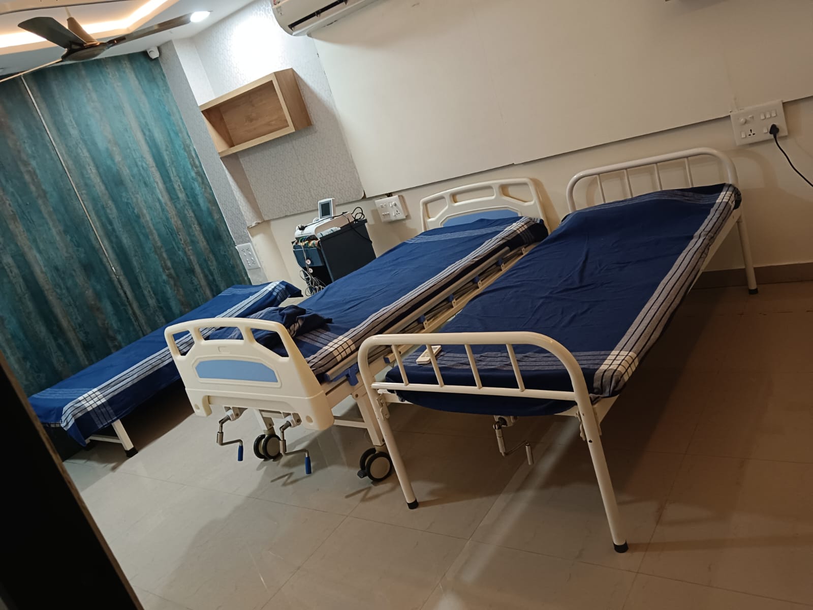 Post-delivery recovery room for mothers